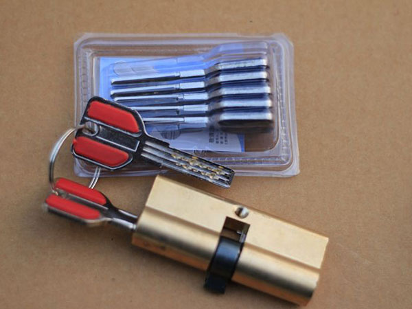 尼玛24小时上门开锁公司